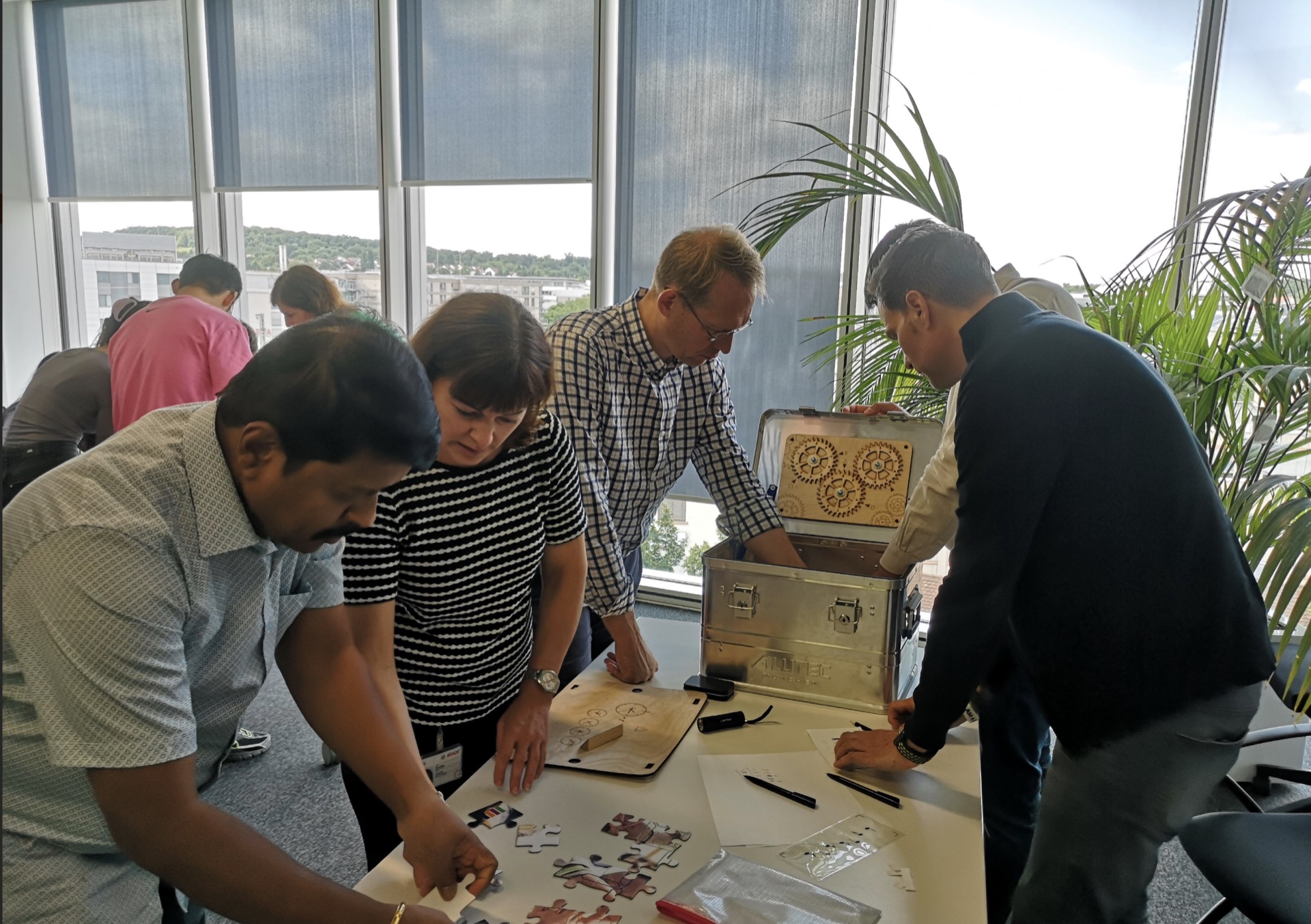 Beat the Box: Team knackt gemeinsam die Box