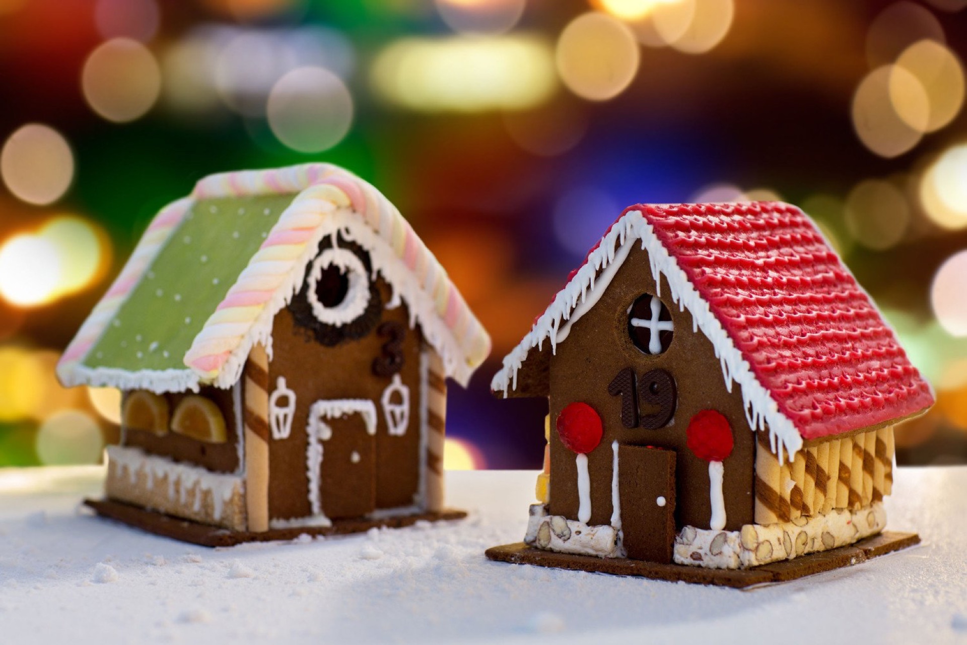 Teambuilding-Event Lebkuchenhausbau - Mitarbeiter bei kreativer weihnachts-workshop